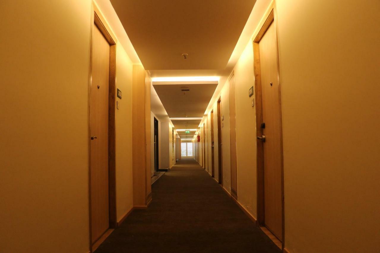 Regenta Central Harsha Vapi Pārdi Exterior photo
